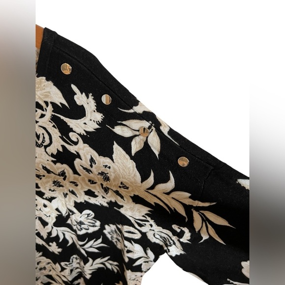 JM Collection Women's Size 3X Asymmetrical Hem Scoop Neck Long Sleeve Sweater - Picture 3 of 7